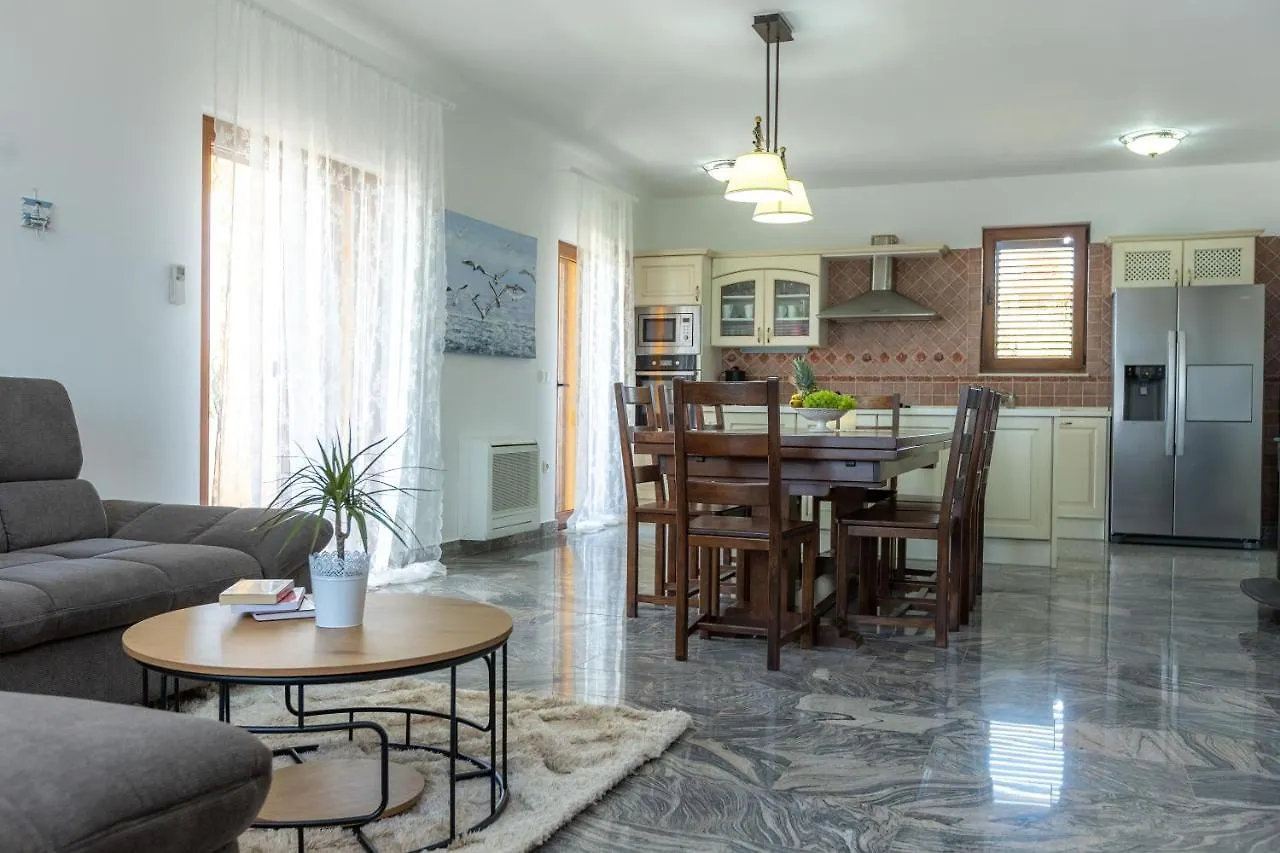 Villa Vila Velebit Maslenica Kroatien